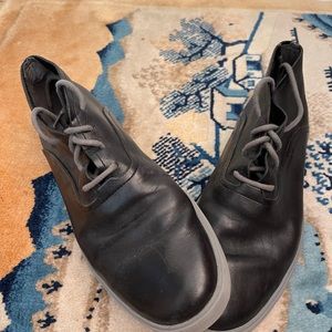 Men’s Cole Hahn Super Soft Black leather flexible Chukka Boot. Barely worn.